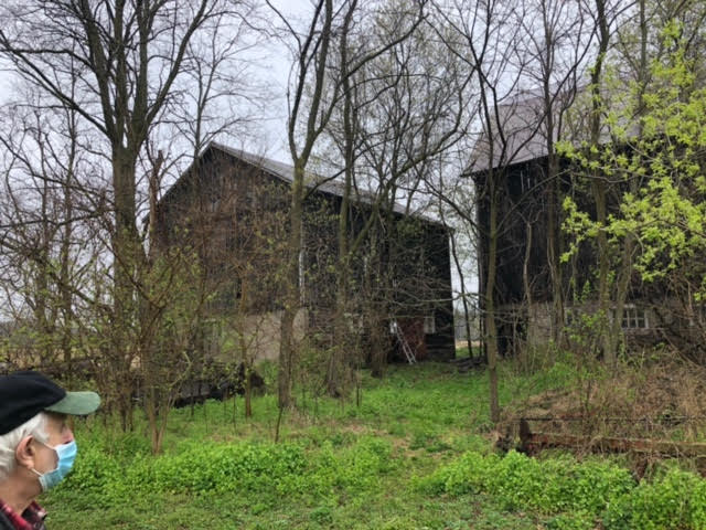 School House Rd barn 1